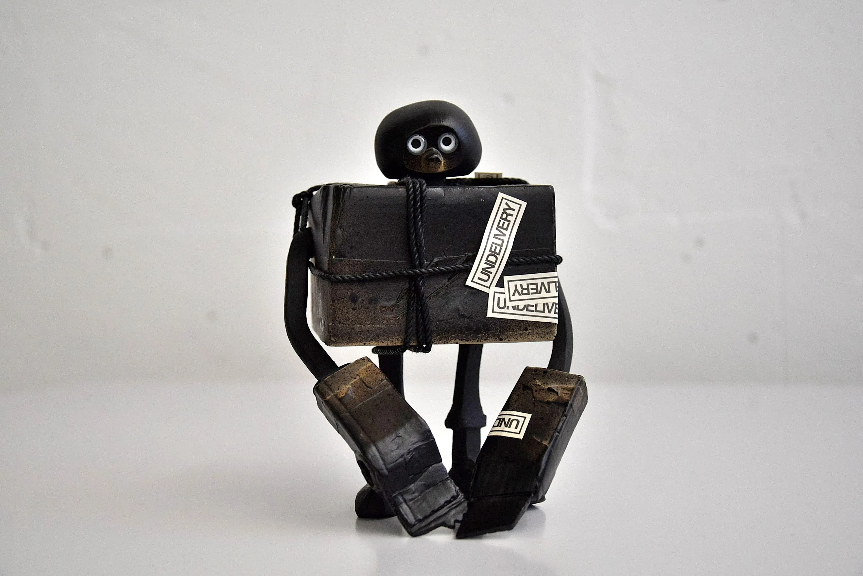 CC 22 Undelivery P.E.T.E.R. by Michael Lau 2003 Designer Art Toy