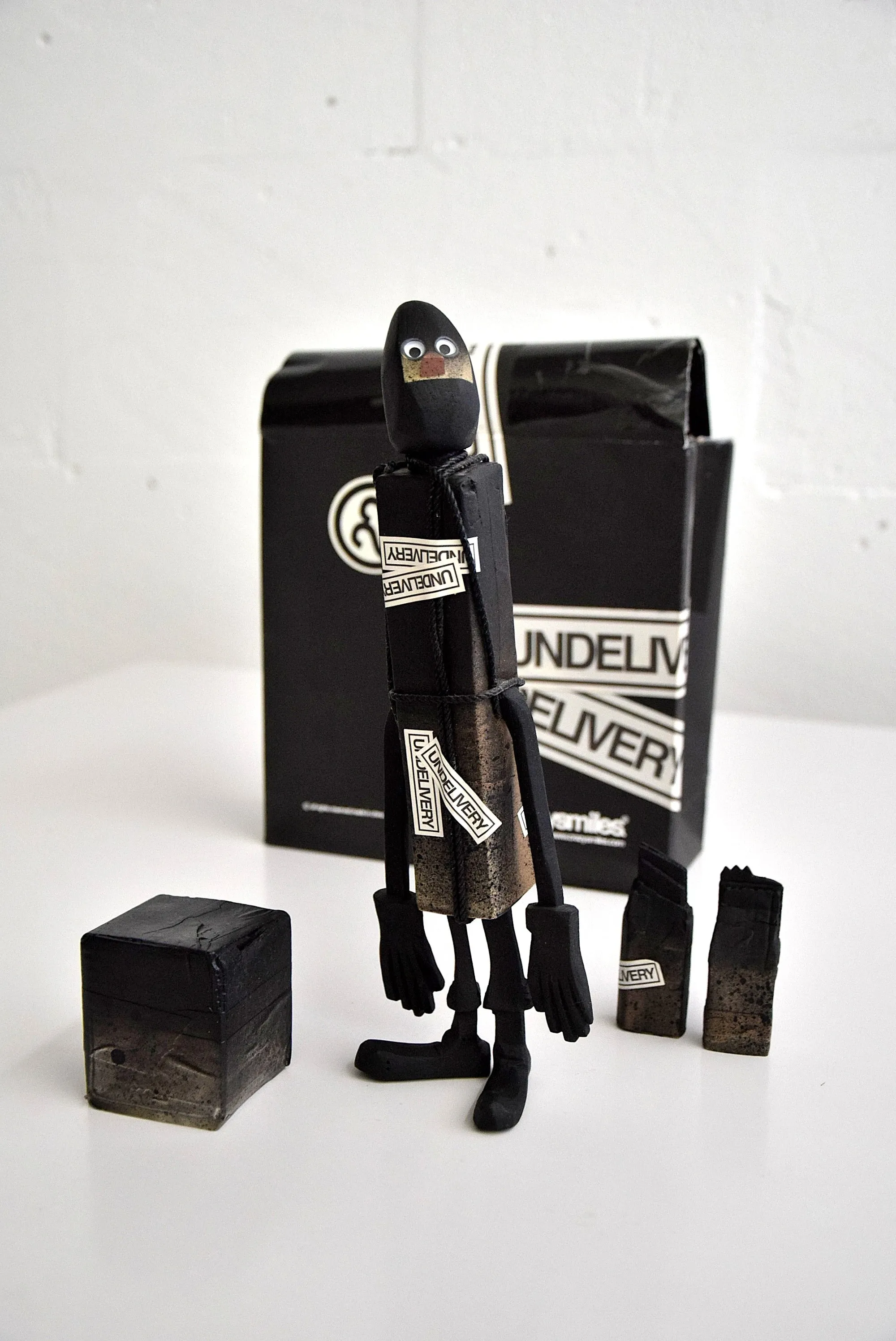 CC 22 Undelivery P.E.T.E.R. by Michael Lau 2003 Designer Art Toy