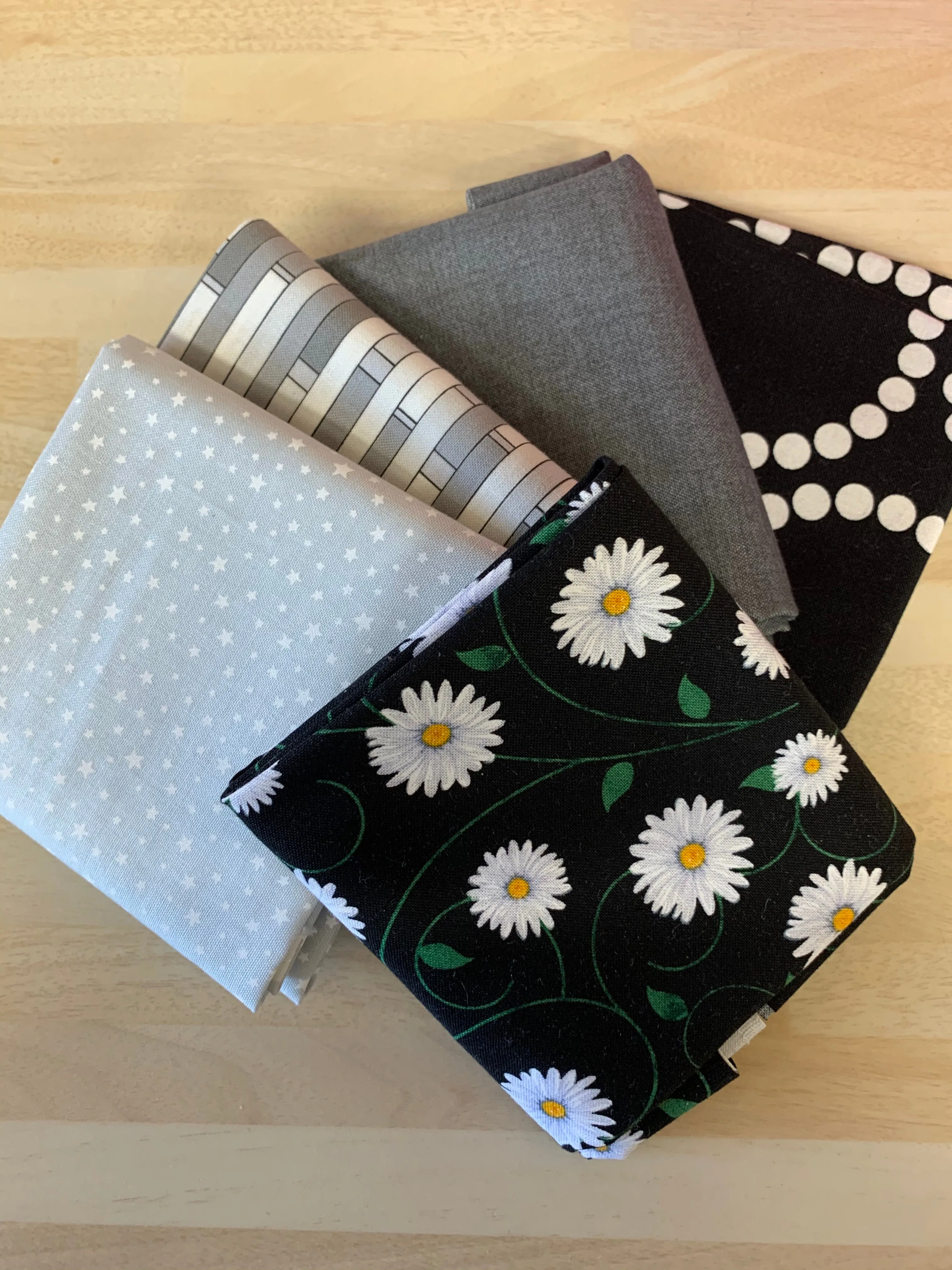Fat quarter patchwork fabric mystery bundle