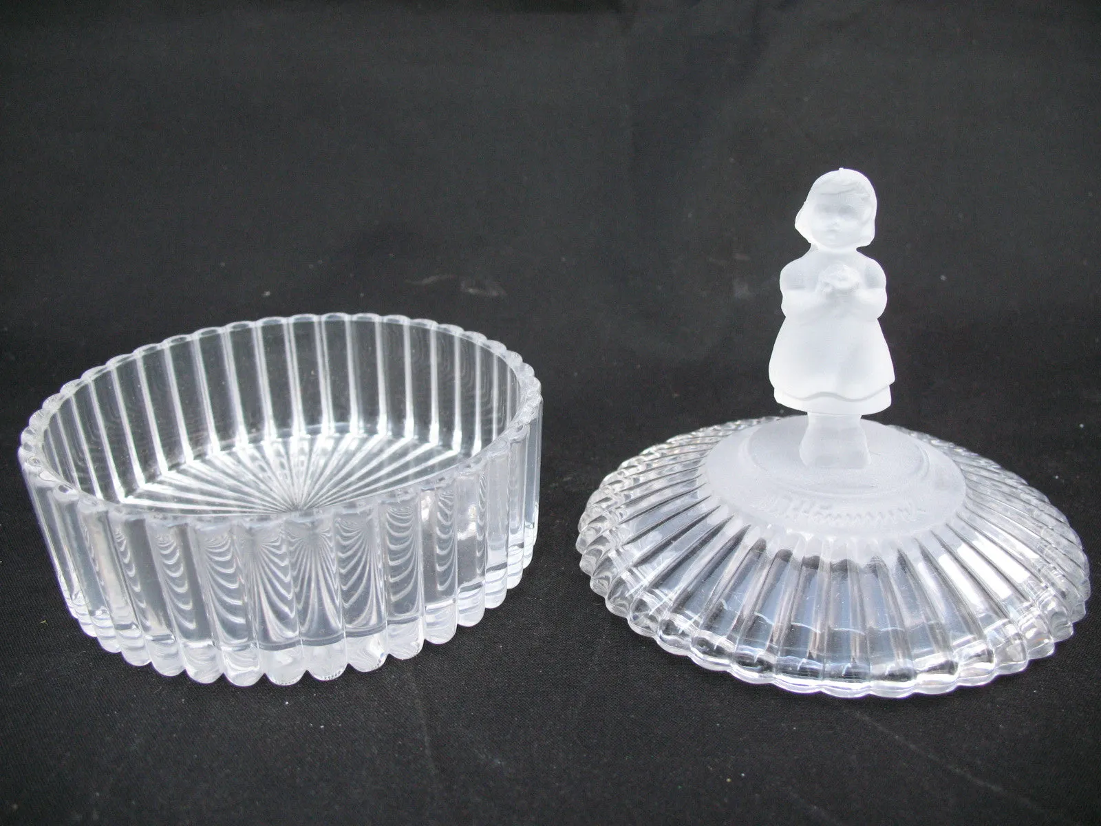 NEW NIB AVON GOEBEL HUMMEL FROSTED GIRL LEAD CRYSTAL GLASS Figurine Trinket BOX Collectible Collectibles