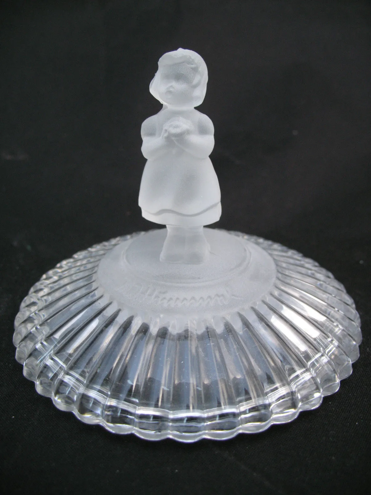 NEW NIB AVON GOEBEL HUMMEL FROSTED GIRL LEAD CRYSTAL GLASS Figurine Trinket BOX Collectible Collectibles