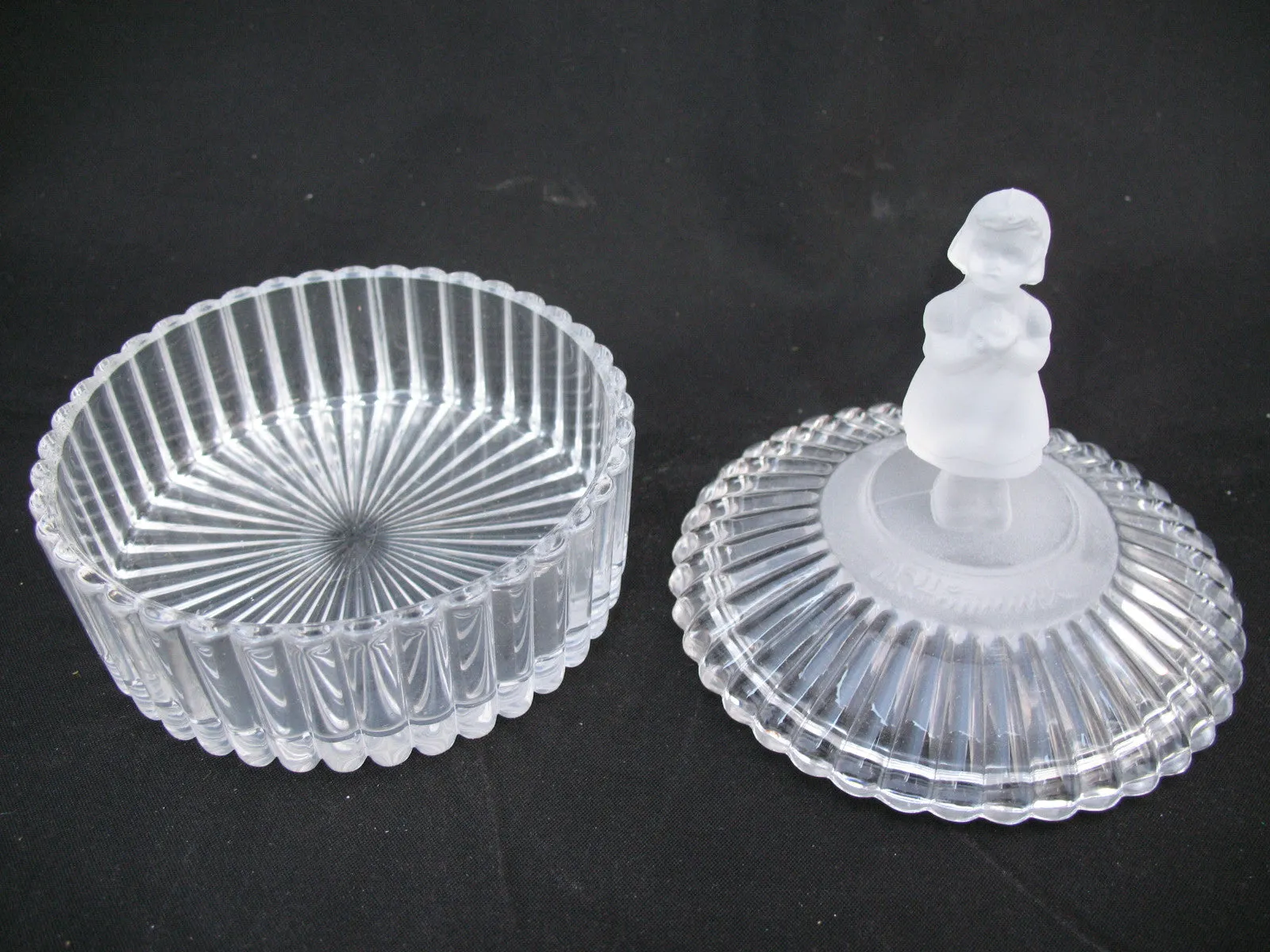 NEW NIB AVON GOEBEL HUMMEL FROSTED GIRL LEAD CRYSTAL GLASS Figurine Trinket BOX Collectible Collectibles