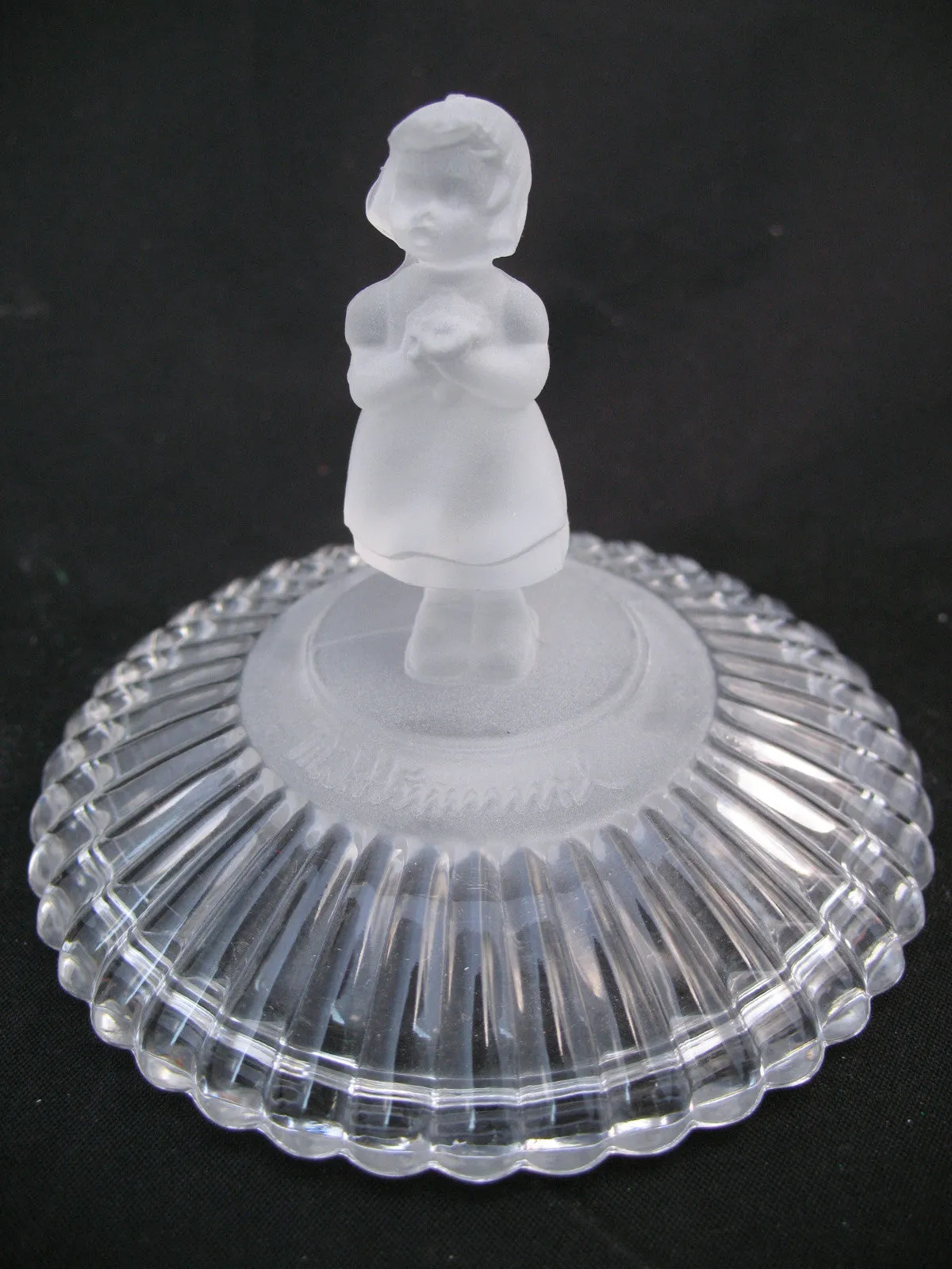 NEW NIB AVON GOEBEL HUMMEL FROSTED GIRL LEAD CRYSTAL GLASS Figurine Trinket BOX Collectible Collectibles