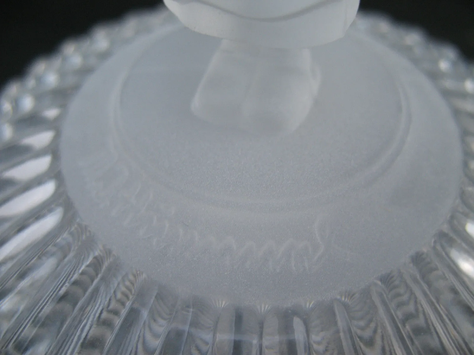 NEW NIB AVON GOEBEL HUMMEL FROSTED GIRL LEAD CRYSTAL GLASS Figurine Trinket BOX Collectible Collectibles