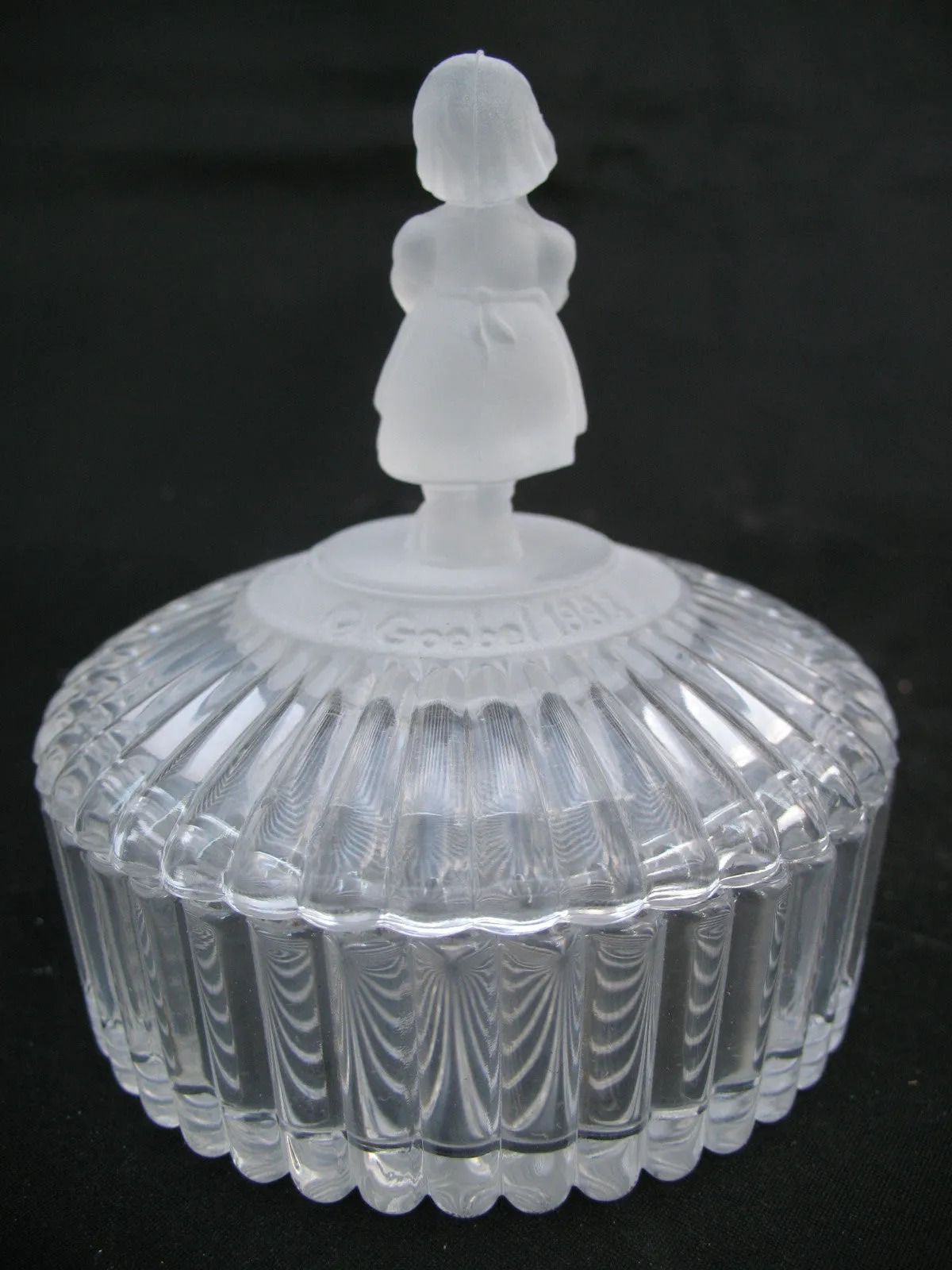 NEW NIB AVON GOEBEL HUMMEL FROSTED GIRL LEAD CRYSTAL GLASS Figurine Trinket BOX Collectible Collectibles