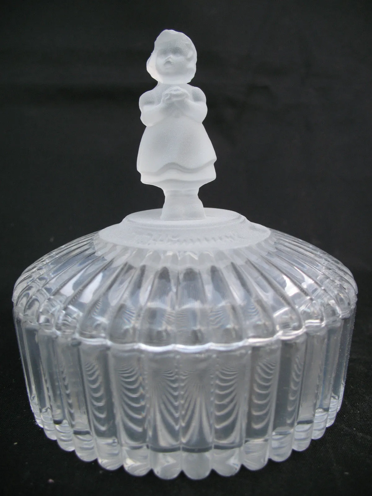 NEW NIB AVON GOEBEL HUMMEL FROSTED GIRL LEAD CRYSTAL GLASS Figurine Trinket BOX Collectible Collectibles